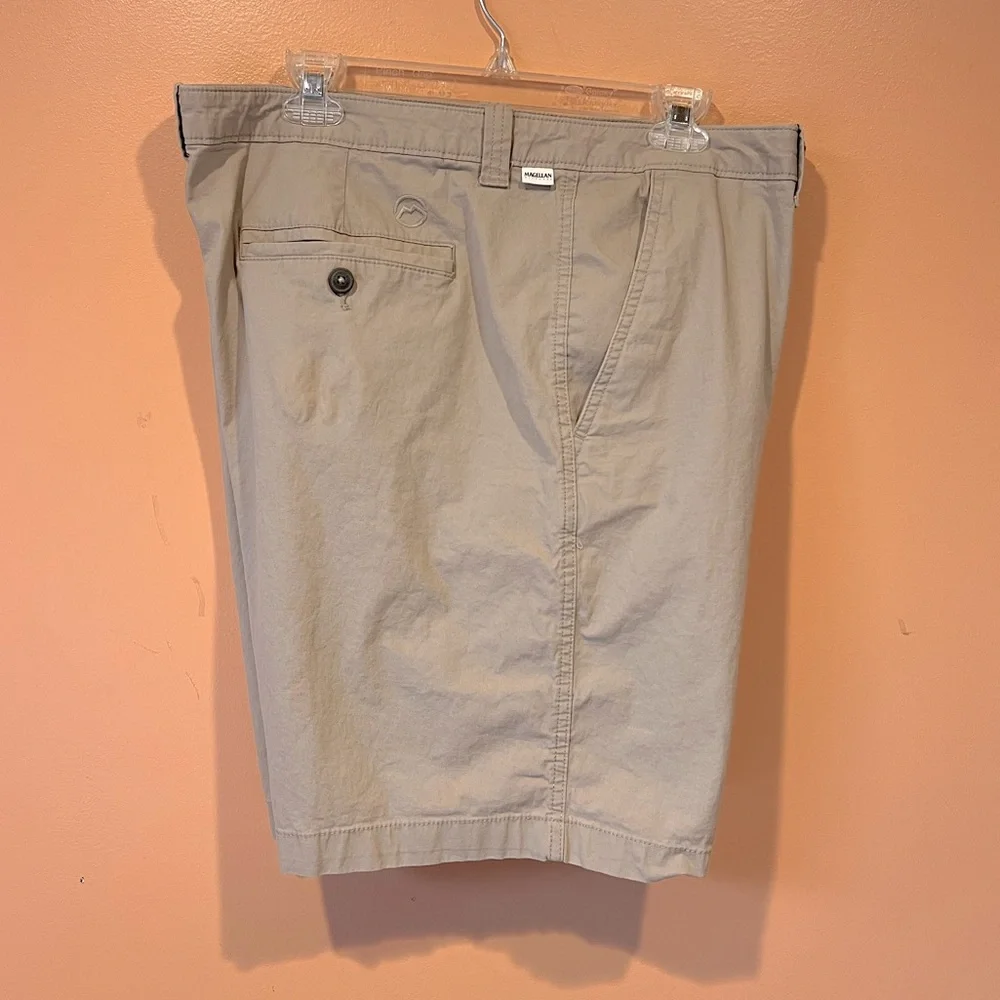 Magellan Men’s Outdoor Tan Shorts 42-44 Waist 10” Inseam.